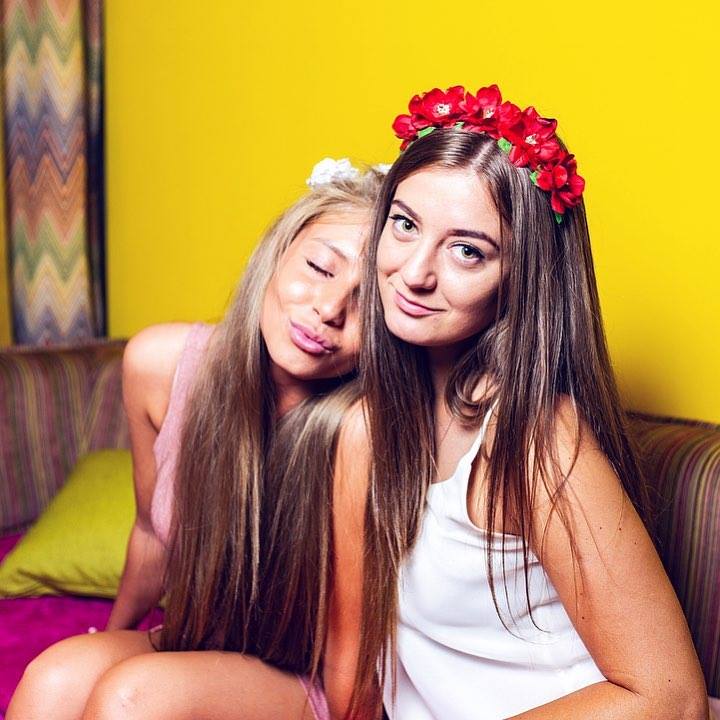 веселье в кинотеатре